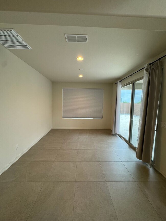 Building Photo - 17156 W Smoketree Dr