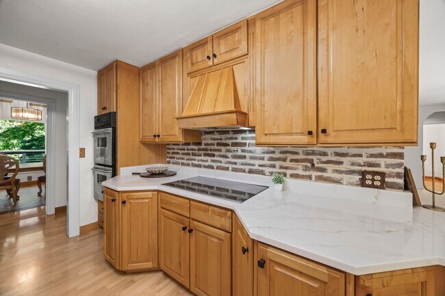 Building Photo - 5353 Green Valley Ct