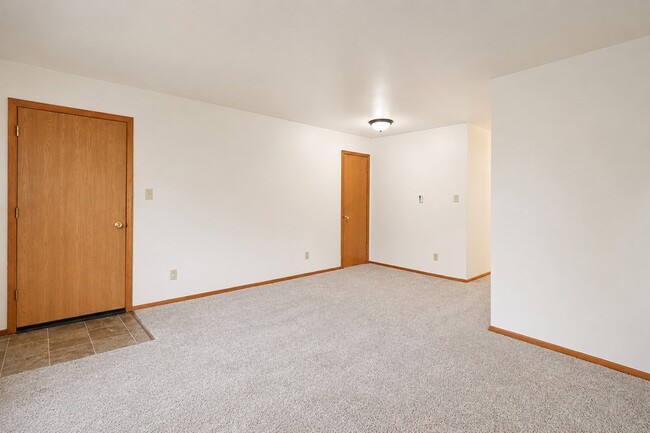 Building Photo - 322 Maple Dr