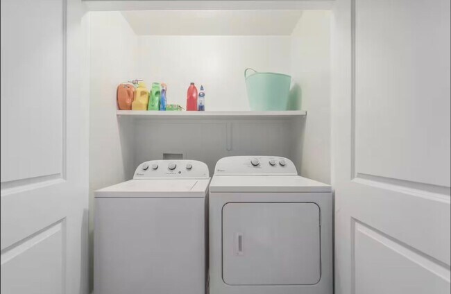 Building Photo - FULLY FURNISHED RENTAL AVAILABLE IN LAFAYETTE!