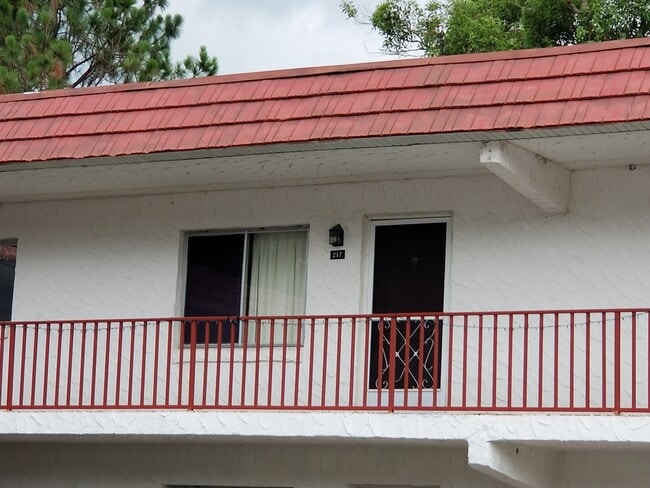 Building Photo - Charming, Affordable One-Bedroom Condo in 55+ Orchid Springs Community