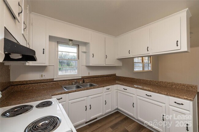 Building Photo - 44261 US-52