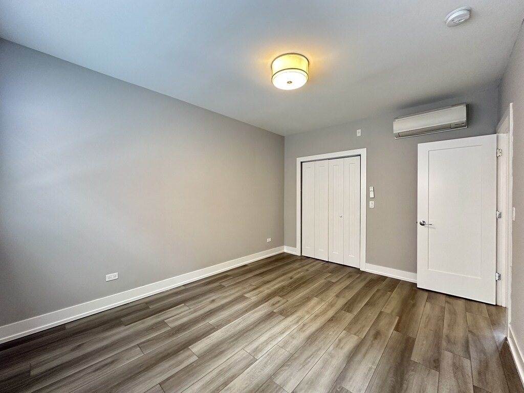 Building Photo - 3943 N Janssen Ave
