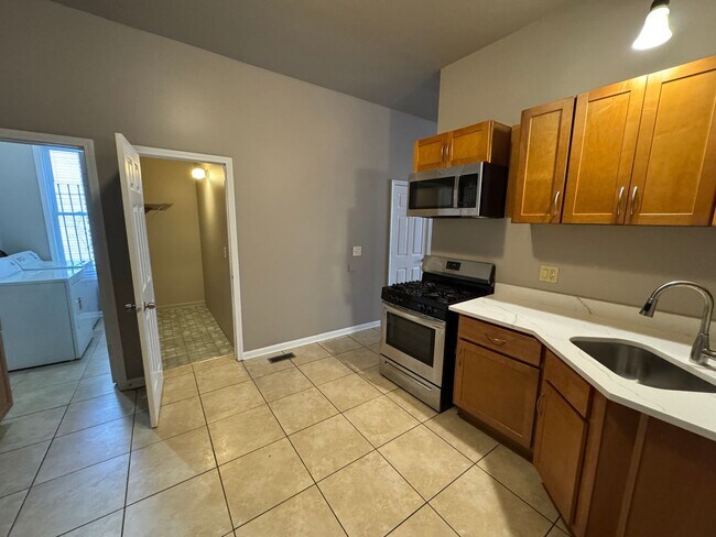 Building Photo - 5612 S Morgan St