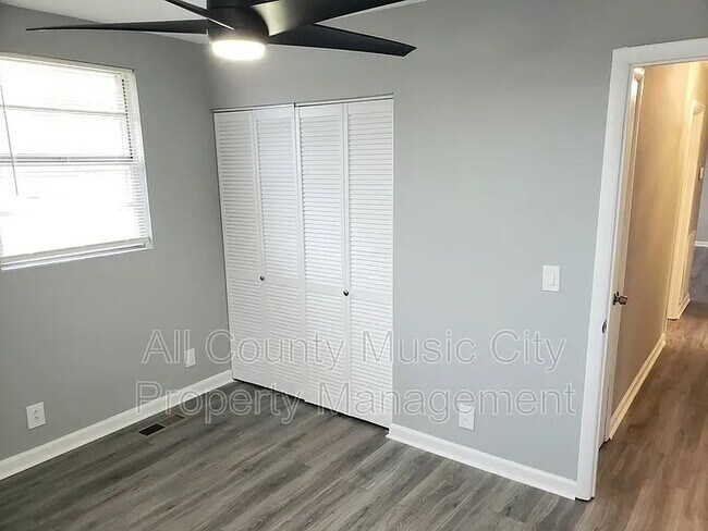 Building Photo - "Charming 3-Bedroom Retreat in Nashville – Cozy Living with 1,061 Sq Ft of Comfort!"