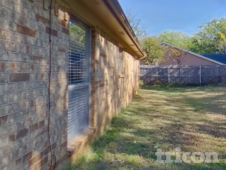 Building Photo - 4208 Middlebrook Dr