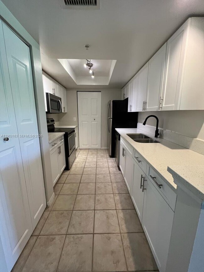 Building Photo - 4171 N Haverhill Rd