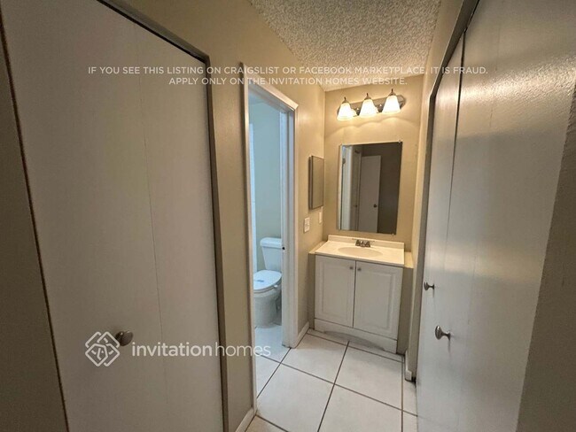 Building Photo - 234 Regal Park Dr