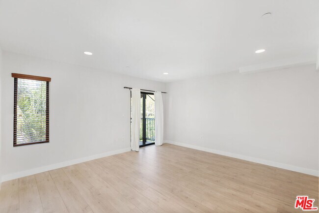 Building Photo - 1146 Hacienda Pl