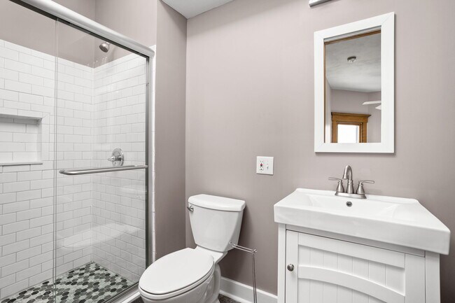 Building Photo - 319 E 13th St