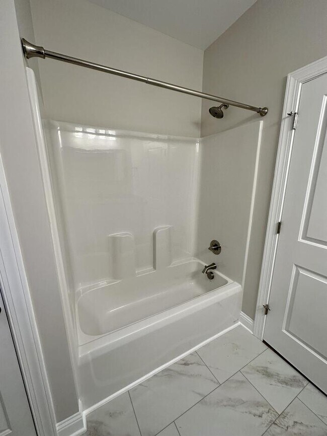 Building Photo - 708 W Parrish Dr