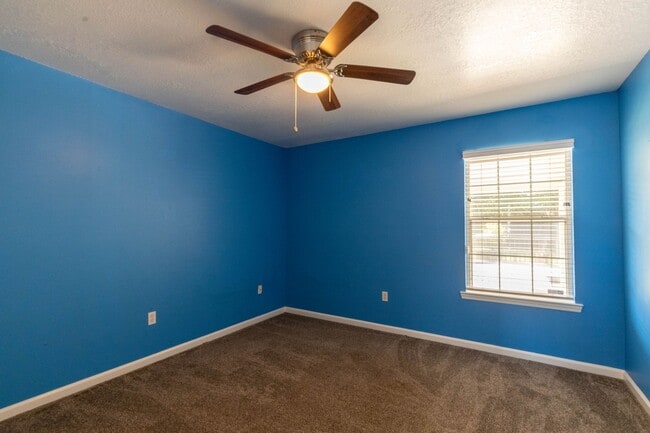 Building Photo - 4 BED 2 BATH NORTH WOOLMARKET SCHOOL DISTRICT!! THIS HOUSE IS A MUST SEE!!