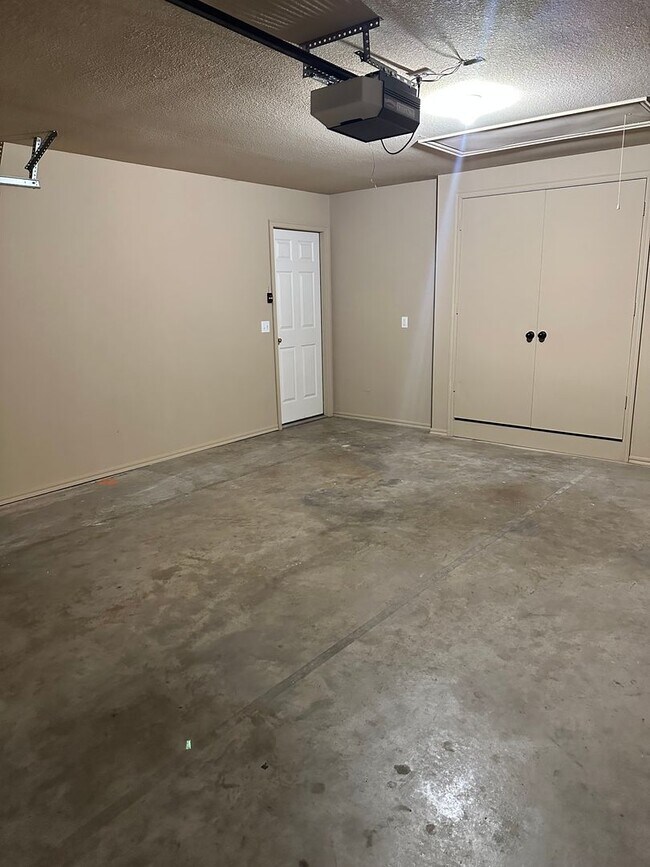 Building Photo - Beautiful home located in the Waterstone area! NO PETS!