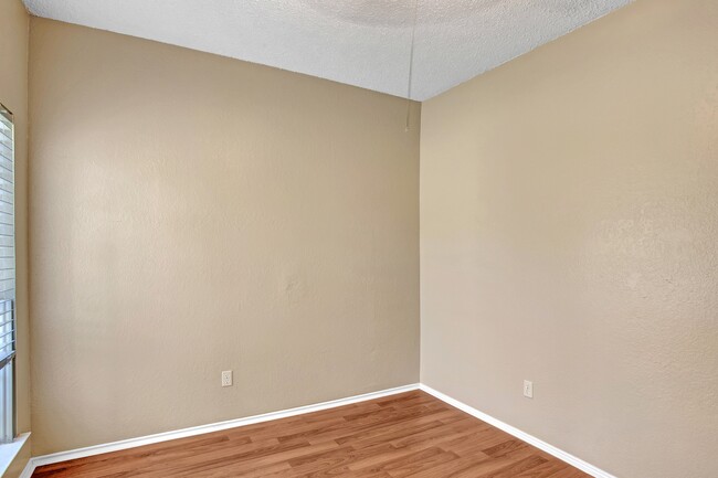 Building Photo - 16412 Framingham Cir