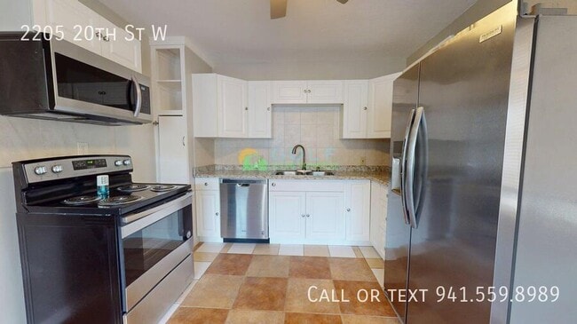 Building Photo - 2205 20th St W