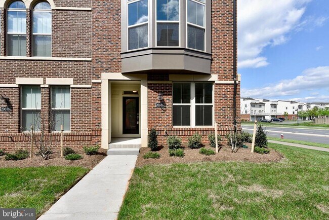Building Photo - 20686 Glenmont Ter