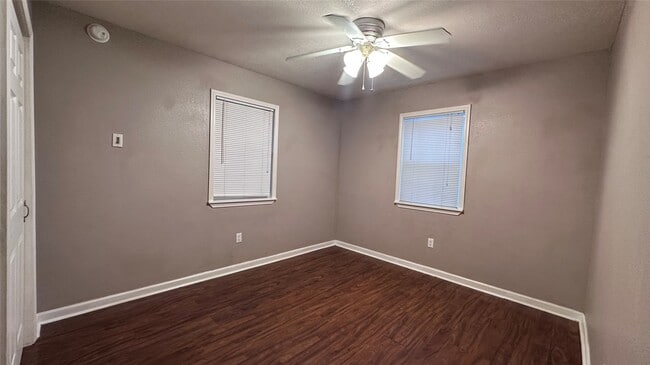 Building Photo - 5753 Pinehurst Dr