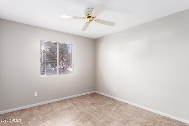 Building Photo - 10021 N 74th Pl