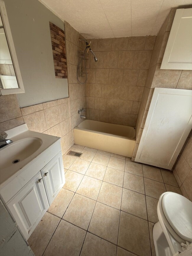 Building Photo - 109 Birchwood Dr