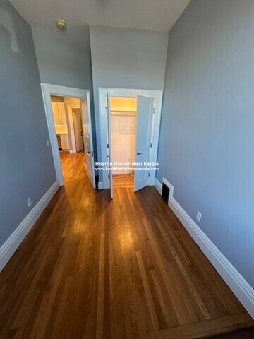 Building Photo - 464 Beacon St