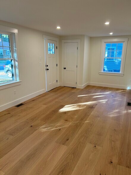 Building Photo - 189 Colonial Dr