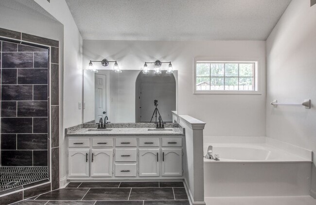Building Photo - 5624 Annandale Dr