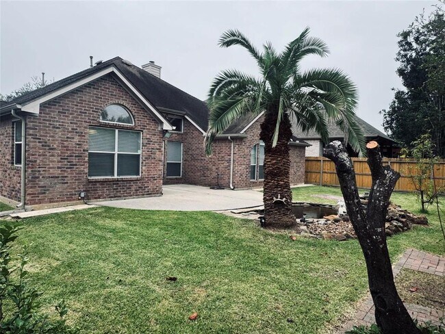Building Photo - 2910 Sandleigh Dr