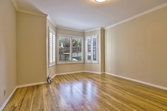 Building Photo - Spacious Two Bedroom Condo in Potrero Hill...