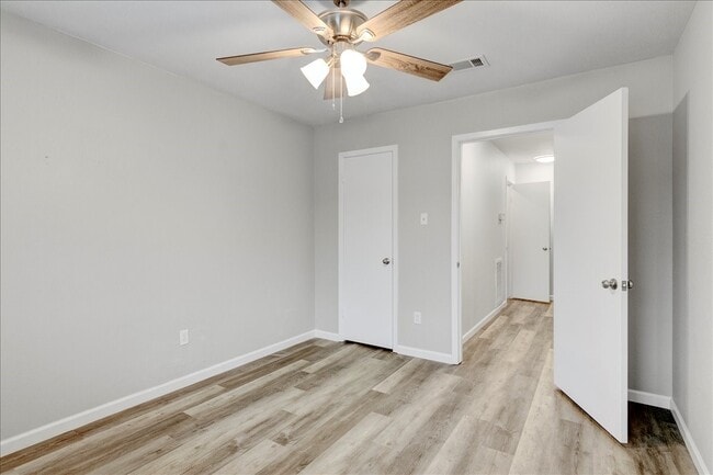Building Photo - 968 Park Meadow Dr