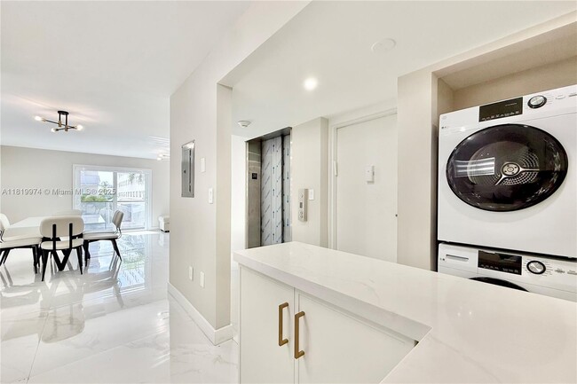 Building Photo - 4122 Collins Ave