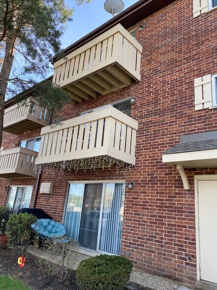 Balcony - 187 Pickwick Dr