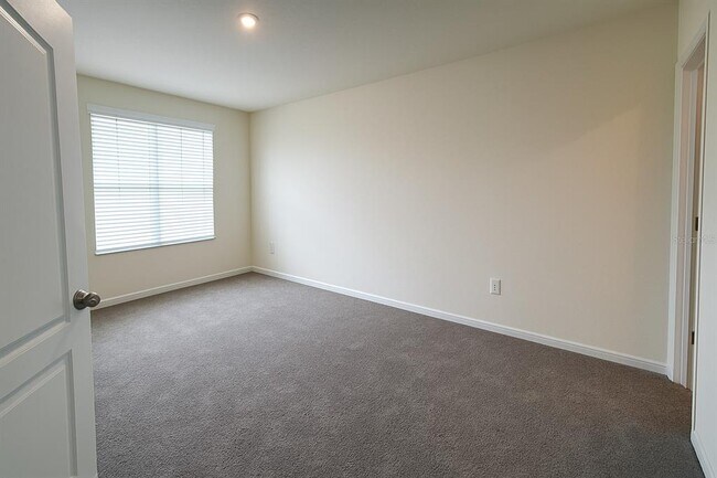 Building Photo - 2323 Gifford Dr