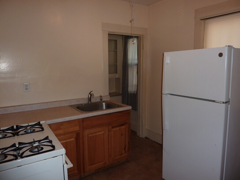Kitchen - view into pantry - 382 Wheeler St N