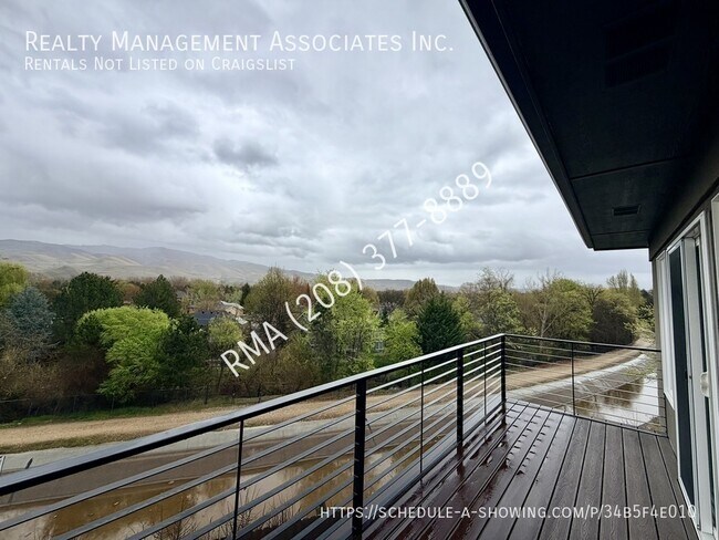 Building Photo - 2552 E Boise Ave