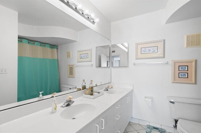 Building Photo - 6093 Bahia Del Mar Cir N