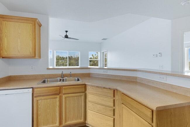 Building Photo - NEWLY REMODELED 2 BEDROOM 2 BATH CONDO