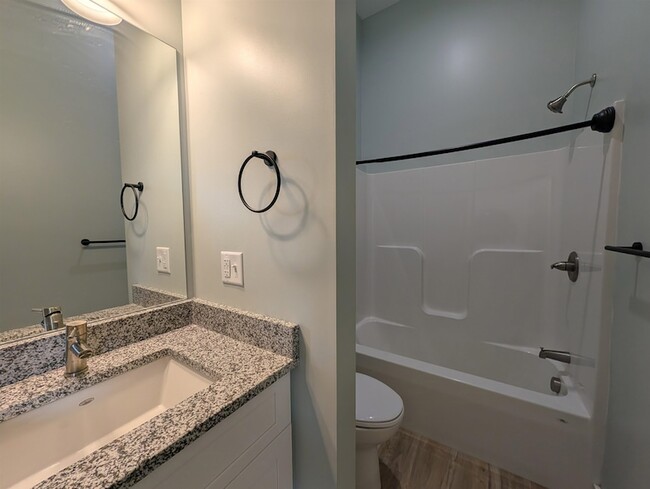 Building Photo - 22 S Main St