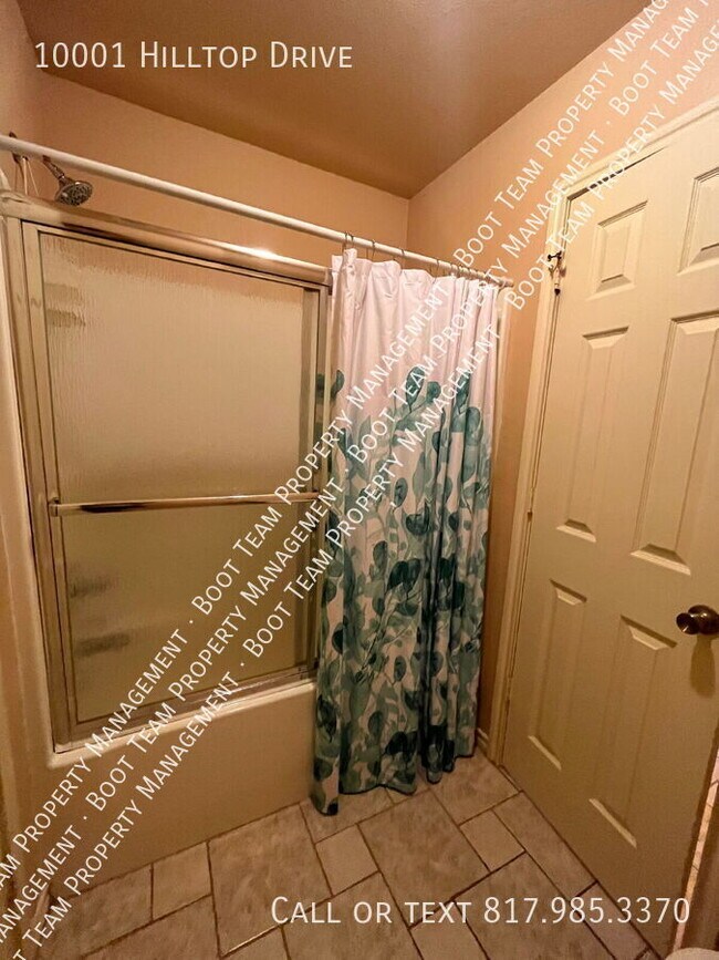 Building Photo - 10001 Hill Top Dr