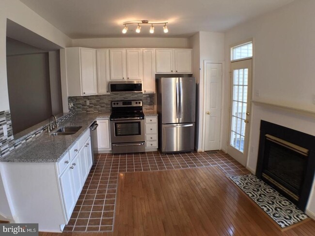 Building Photo - 2235 Village Square Rd