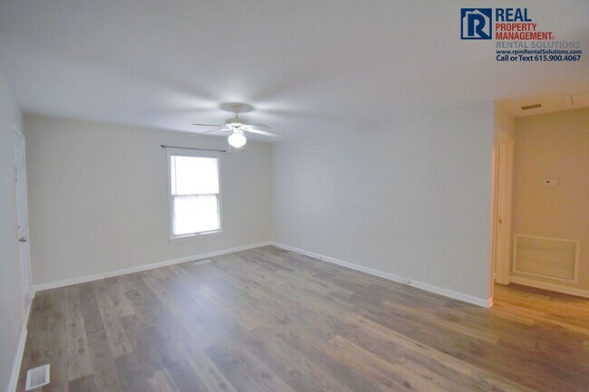 Building Photo - Adorable 2 bed 1 ba duplex in the heart of Murfreesboro!