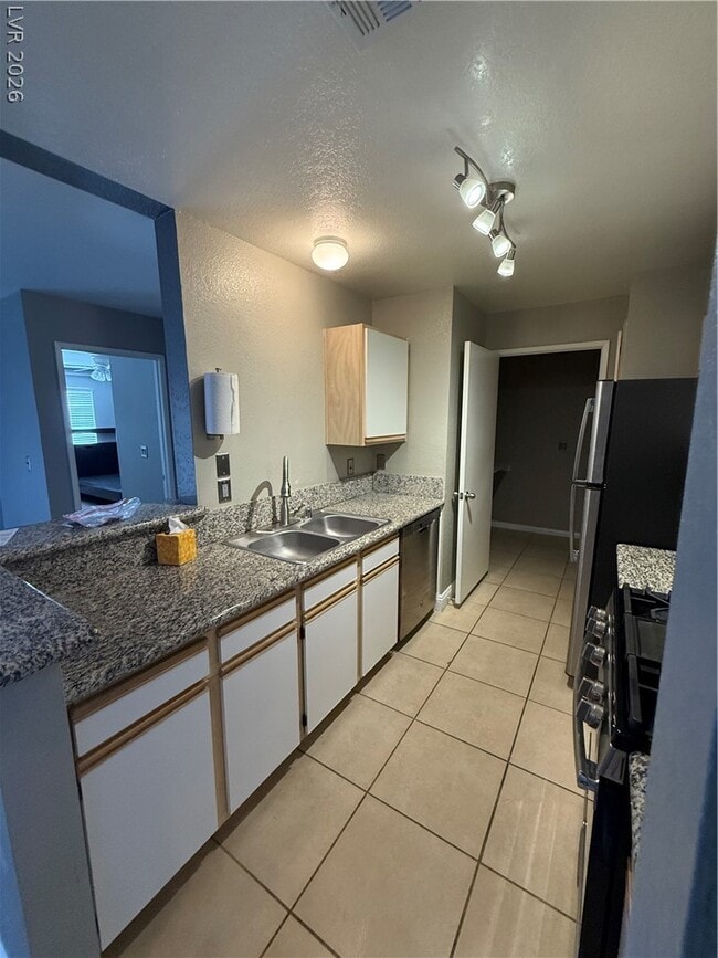 Building Photo - 2200 S Fort Apache Rd