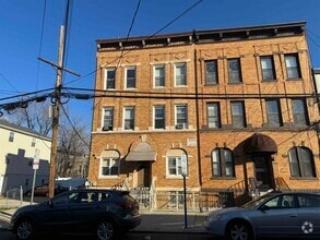 Building Photo - 112 Lincoln St