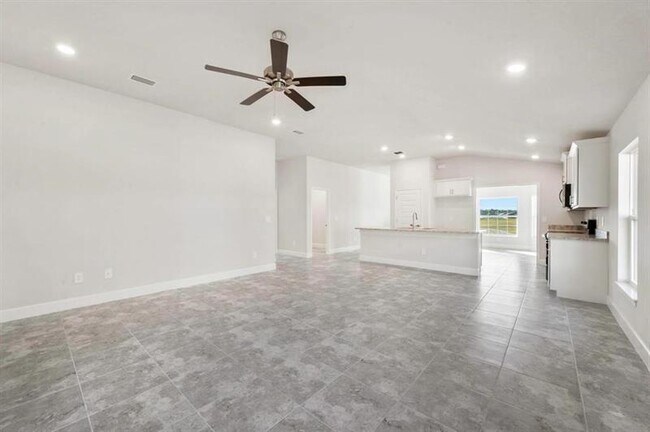 Building Photo - 5202 Vespera St