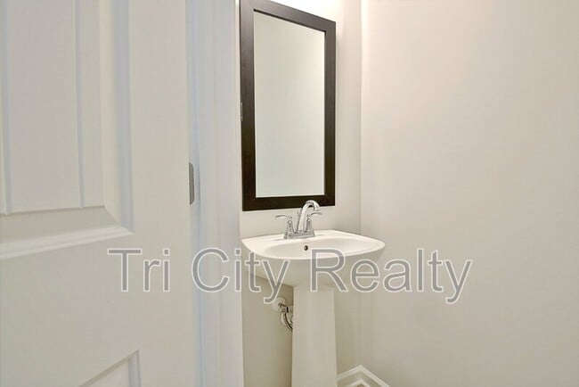 Building Photo - 250 Cobalt Dr