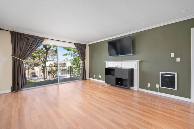 Building Photo - Updated Versailles Condo in Newport Beach