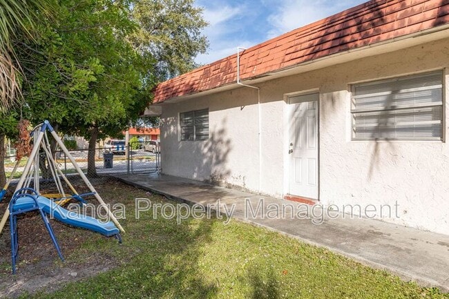 Building Photo - 7750 SW 10th Ct
