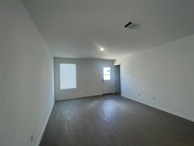 Building Photo - 245 Pastar Fls