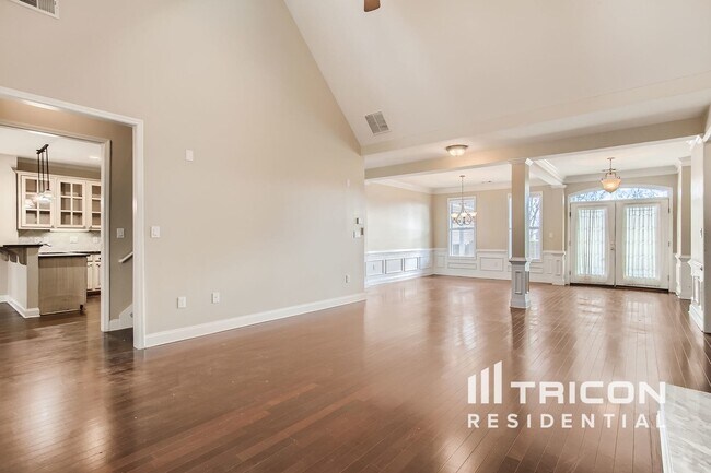 Building Photo - 227 English Oaks Ln