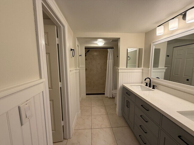 Building Photo - Lake Arrowhead 2 bedroom / 2 bath Condo