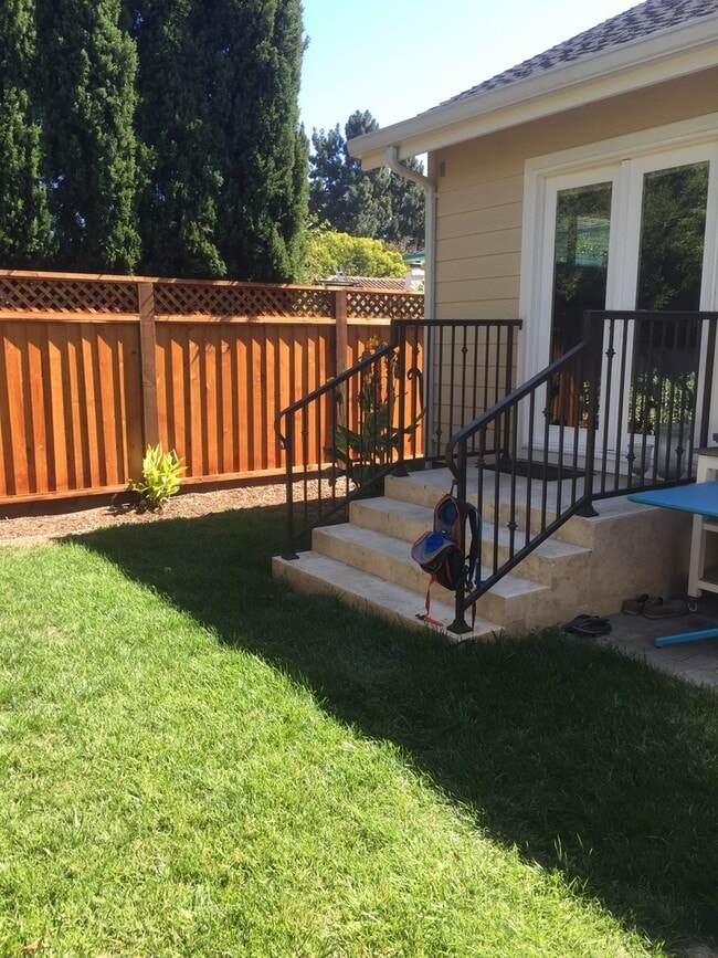 Building Photo - 2 Bed 2 Bath House Downtown Palo Alto in Crescent Park.